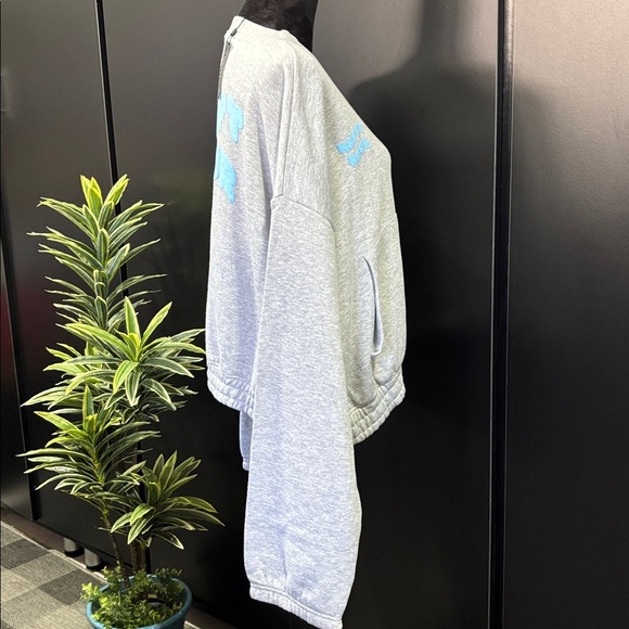 PrettyLittleThing Oversized, happy hour logo front/back gray marl sweatshirt - Picture 7 of 12